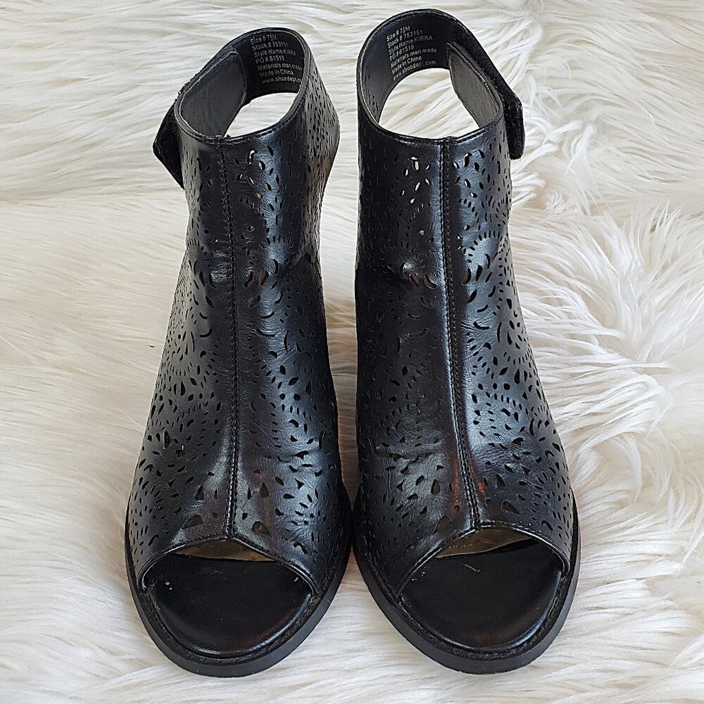 Jessica Cline Black Open Toe Laser Cut Chunky Heel SZ 7.5 - Picture 4 of 15
